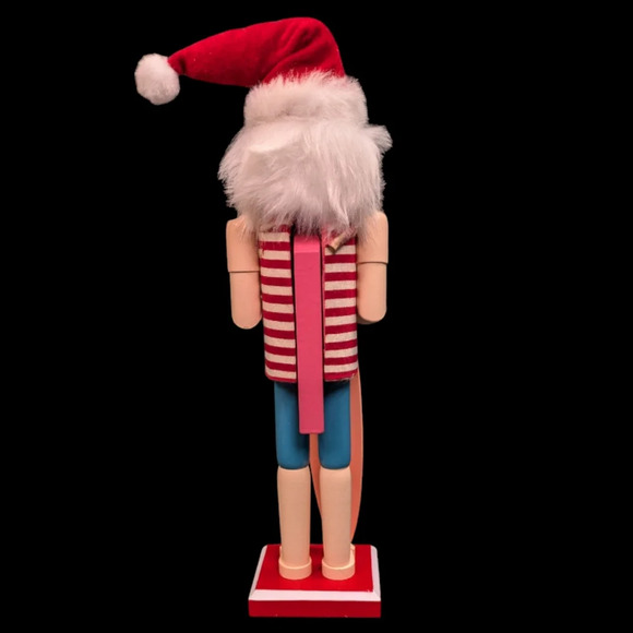 What Does Santa Do On Vacay? Why Surfing Of Course! - Picture 5 of 7